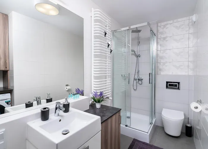 Apartwro 4th-city Square Railway Station Balcony, Garage, Bicycles Appartement *